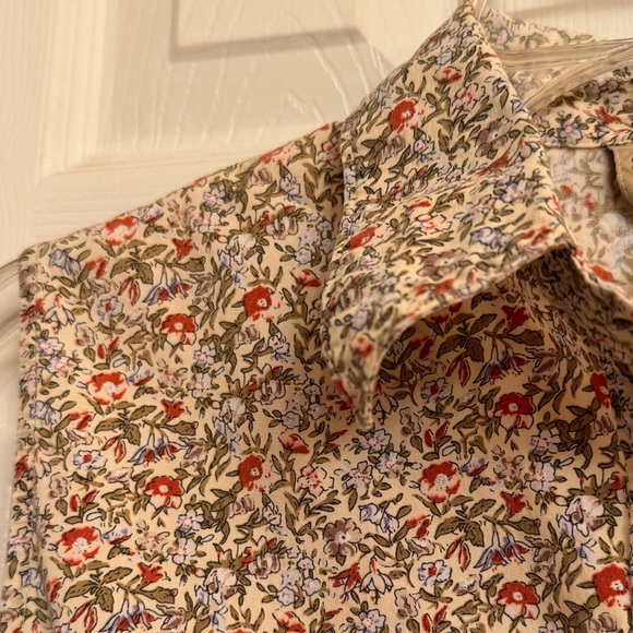 Sag Harbor Sleeveless Button-down Red & Green Floral Print Blouse. Size Medium - Picture 3 of 10